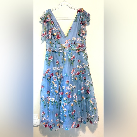 New JessaKae Margaret v-neck embroidered floral midi dress in blue - Picture 4 of 10